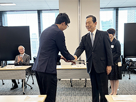 2025.5.27�@�X�J���V�b�v���؎��^���ƍ��e��@�����C������{�X�ɂ� �ʐ^1