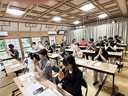 2025.9.12�@���{�̕����ɂӂ���E���T�A�ʌo�̌��@�ߐ{�E��Y���ɂ�